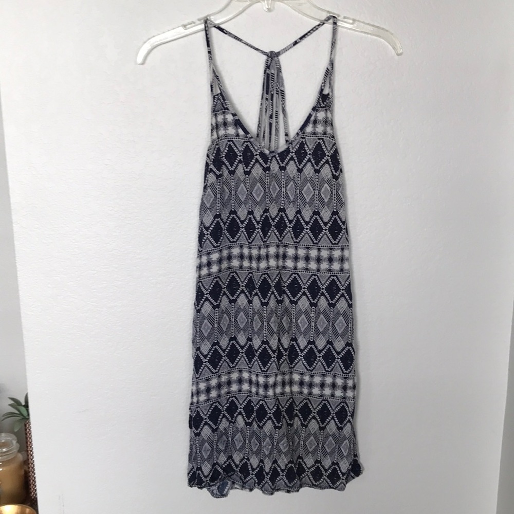 WET SEAL NAVY BLUE AND WHITE TANK TOP SIZE S EXCELLENT CONDITION! NWOT